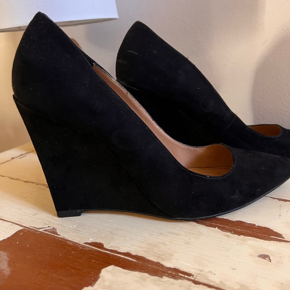Express Black Suede Pointed Heels - Picture 2 of 3